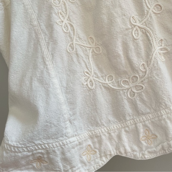 Embroidered White Blouse - Picture 3 of 3